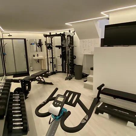 Casa Moderna Con Gimnasio *